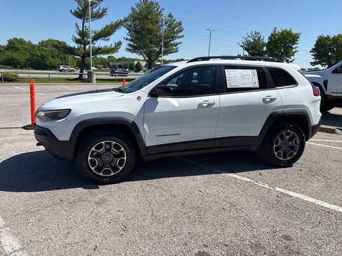 Used 2022 Jeep Cherokee Trailhawk w/ Comfort/Convenience Group AWD/4WD image 16