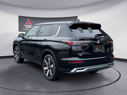 New 2025 Mitsubishi Outlander SE image 3