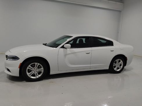 Used 2022 Dodge Charger SXT w/ Cold Weather Package RWD image 2