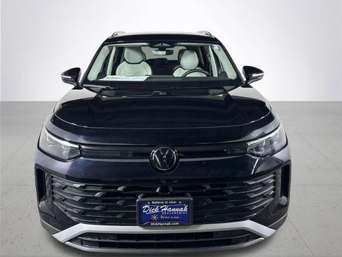 New 2025 Volkswagen Tiguan SE image 3