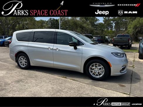 New 2026 Chrysler Pacifica Select FWD image 1