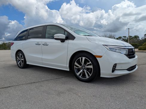 Used 2022 Honda Odyssey Touring image 2