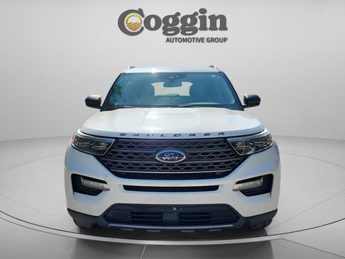 Used 2021 Ford Explorer XLT w/ Equipment Group 202A image 9