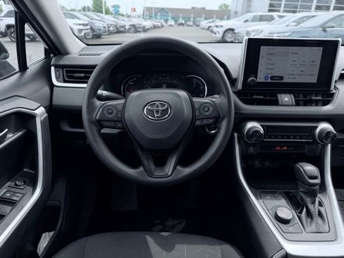 Used 2025 Toyota RAV4 XLE AWD/4WD image 25