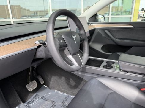 Used 2025 Tesla Model Y Long Range RWD image 35