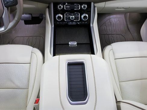 Used 2022 GMC Yukon XL Denali image 16