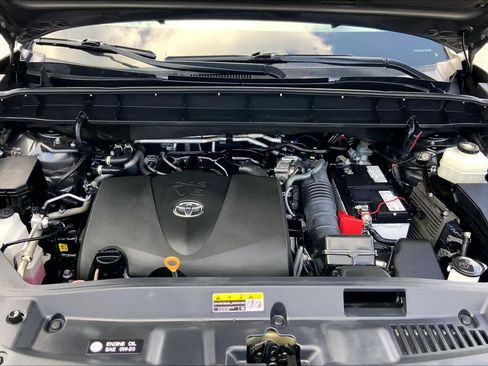 Used 2022 Toyota Highlander LE FWD image 31