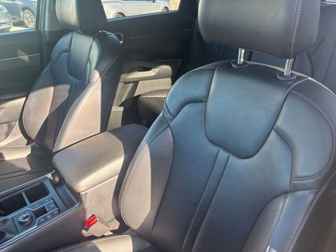 Used 2024 Kia Sorento S image 34
