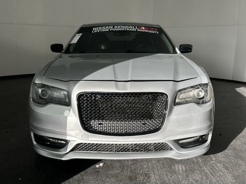 Used 2020 Chrysler 300 Touring w/ Sport Appearance Package image 3