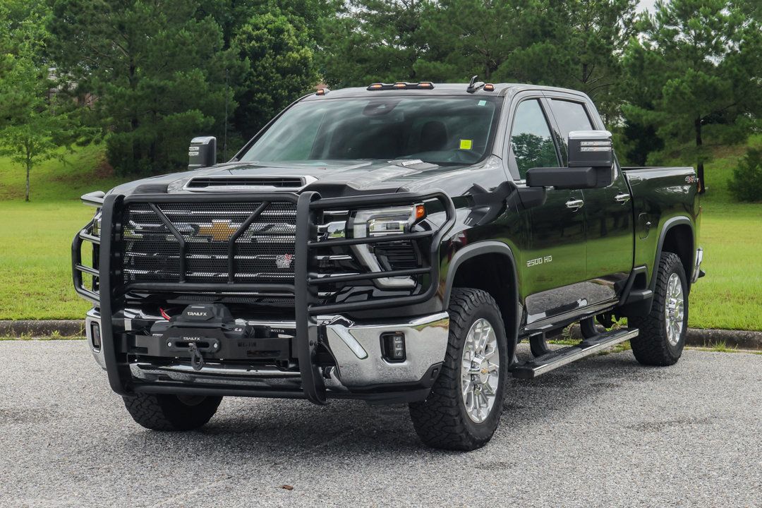 Used 2024 Chevrolet Silverado 2500 LTZ w/ LTZ Convenience Package AWD/4WD image 3