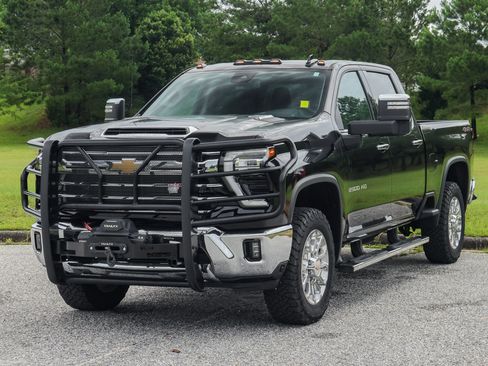 Used 2024 Chevrolet Silverado 2500 LTZ w/ LTZ Convenience Package AWD/4WD image 3