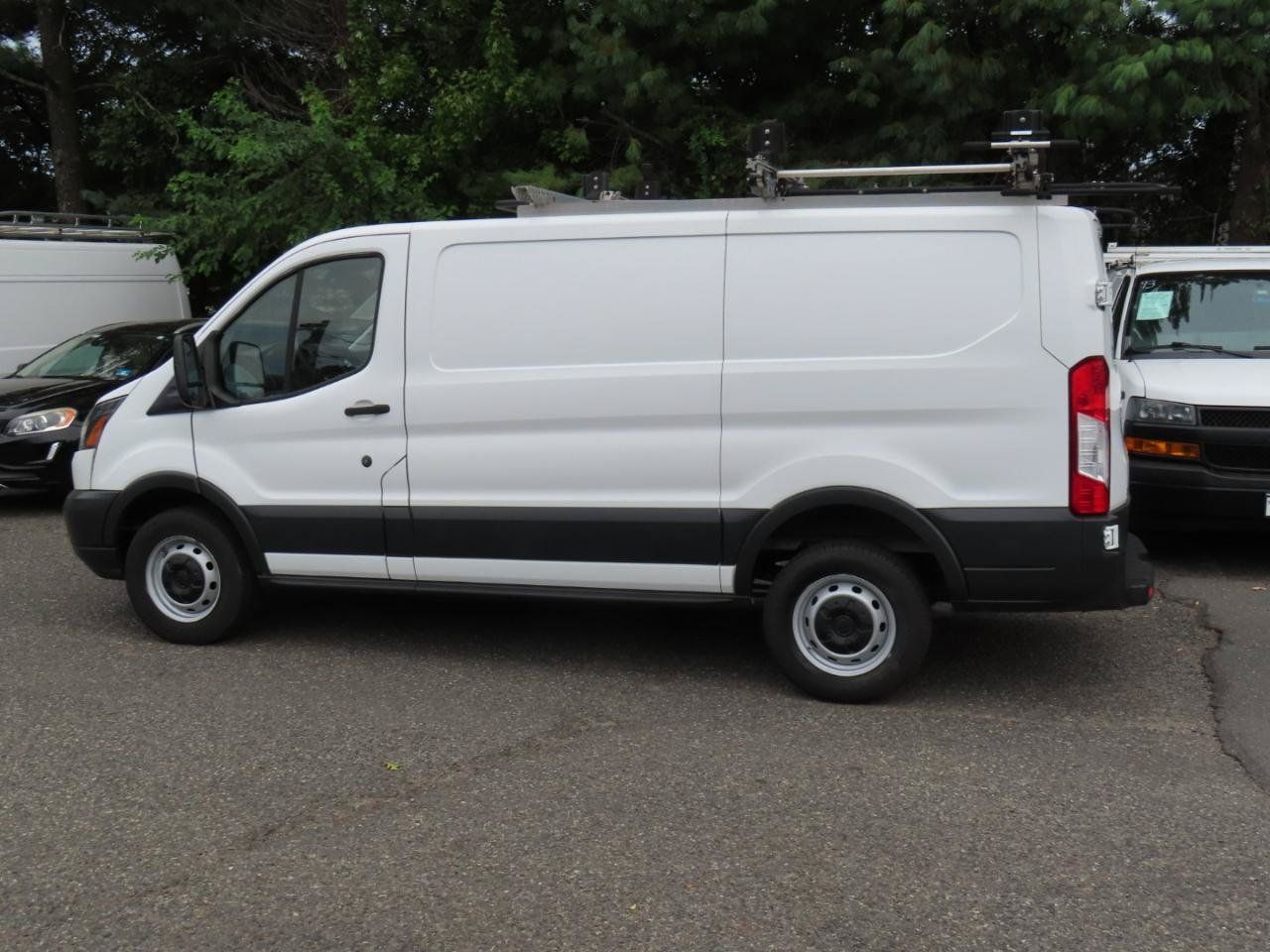 Used 2018 Ford Transit 250 130 Low Roof RWD image 3