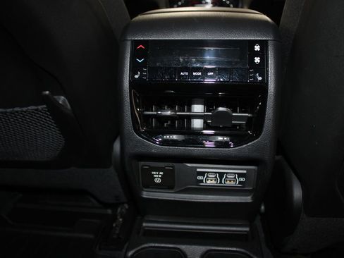 Used 2023 Jeep Grand Cherokee L Limited w/ Luxury Tech Group II AWD/4WD image 31