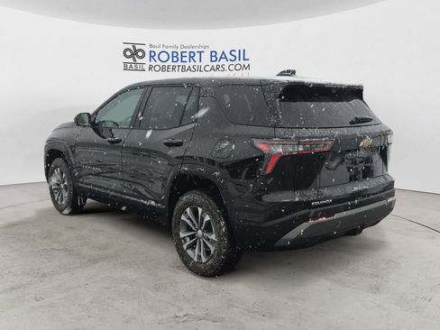 Used 2025 Chevrolet Equinox LT w/ Safety and Technology Package image 3