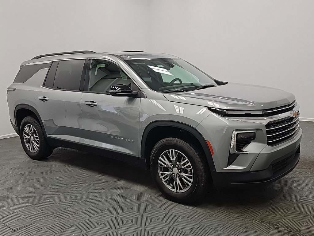 Certified 2026 Chevrolet Traverse LT FWD image 3