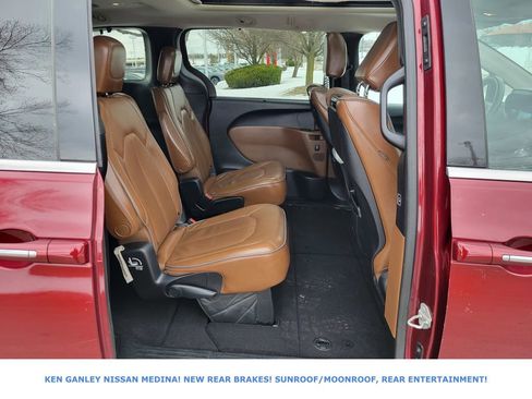Used 2017 Chrysler Pacifica Limited image 50