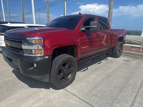 Used 2018 Chevrolet Silverado 2500 LT w/ LT Convenience Package image 3