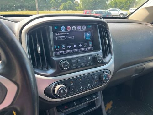 Used 2018 Chevrolet Colorado LT AWD/4WD image 16