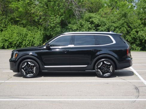 Used 2024 Kia Telluride EX w/ EX Captain's Chair Package AWD/4WD image 24