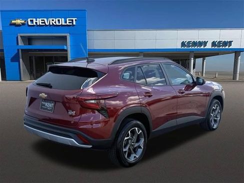 Certified 2025 Chevrolet Trax LT w/ Driver Confidence Package FWD image 5