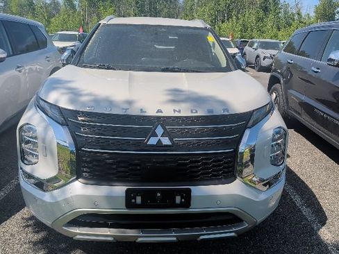 Used 2023 Mitsubishi Outlander SEL AWD/4WD image 2