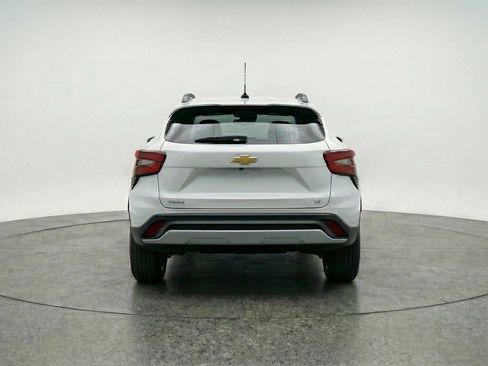 Used 2025 Chevrolet Trax LT image 7