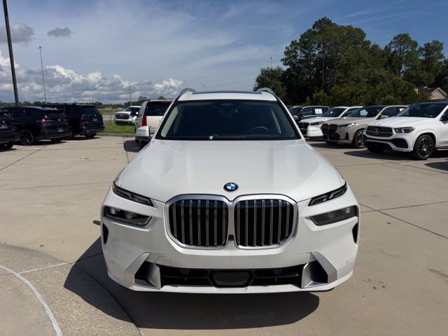 Used 2027 BMW X7 xDrive40i w/ Premium Package AWD/4WD image 3