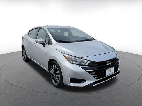 Used 2025 Nissan Versa SV image 3