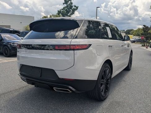 Used 2026 Land Rover Range Rover Sport SE AWD/4WD image 8