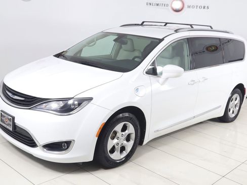 Used 2018 Chrysler Pacifica Touring-L FWD image 21