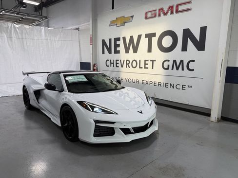 New 2026 Chevrolet Corvette E-Ray w/ ZER Performance Package AWD/4WD image 2