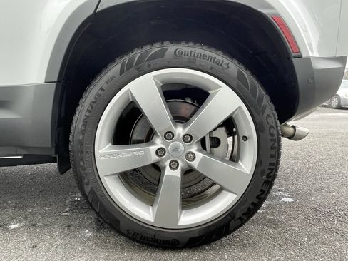 Certified 2024 Land Rover Defender 110 SE image 10