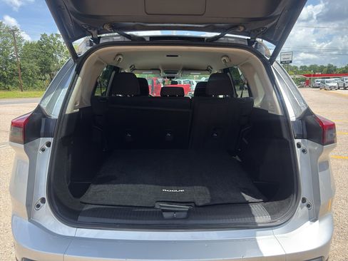 Used 2025 Nissan Rogue SV AWD/4WD image 10