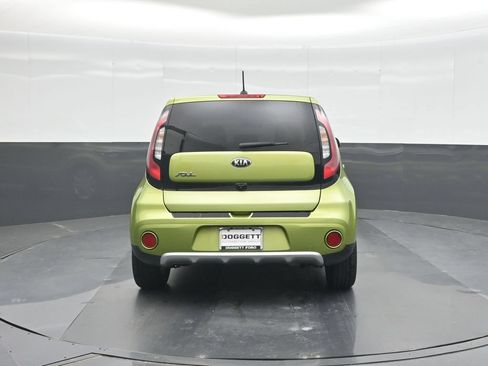 Used 2018 Kia Soul + FWD image 17