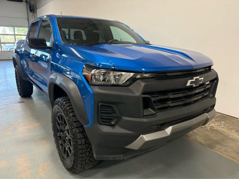 Used 2024 Chevrolet Colorado Trail Boss w/ Advanced Trailering Package AWD/4WD image 4