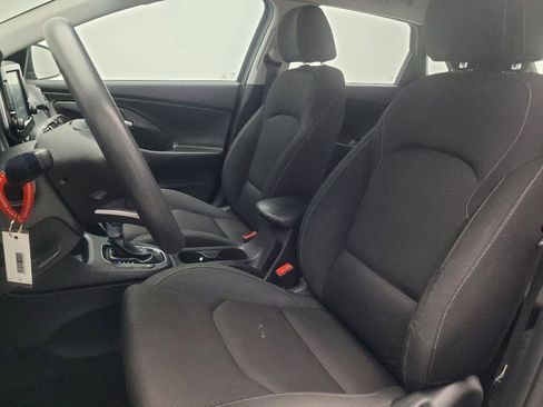Used 2019 Hyundai Elantra GT FWD image 17