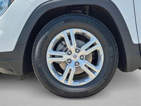 Used 2024 GMC Terrain SLE FWD image 24