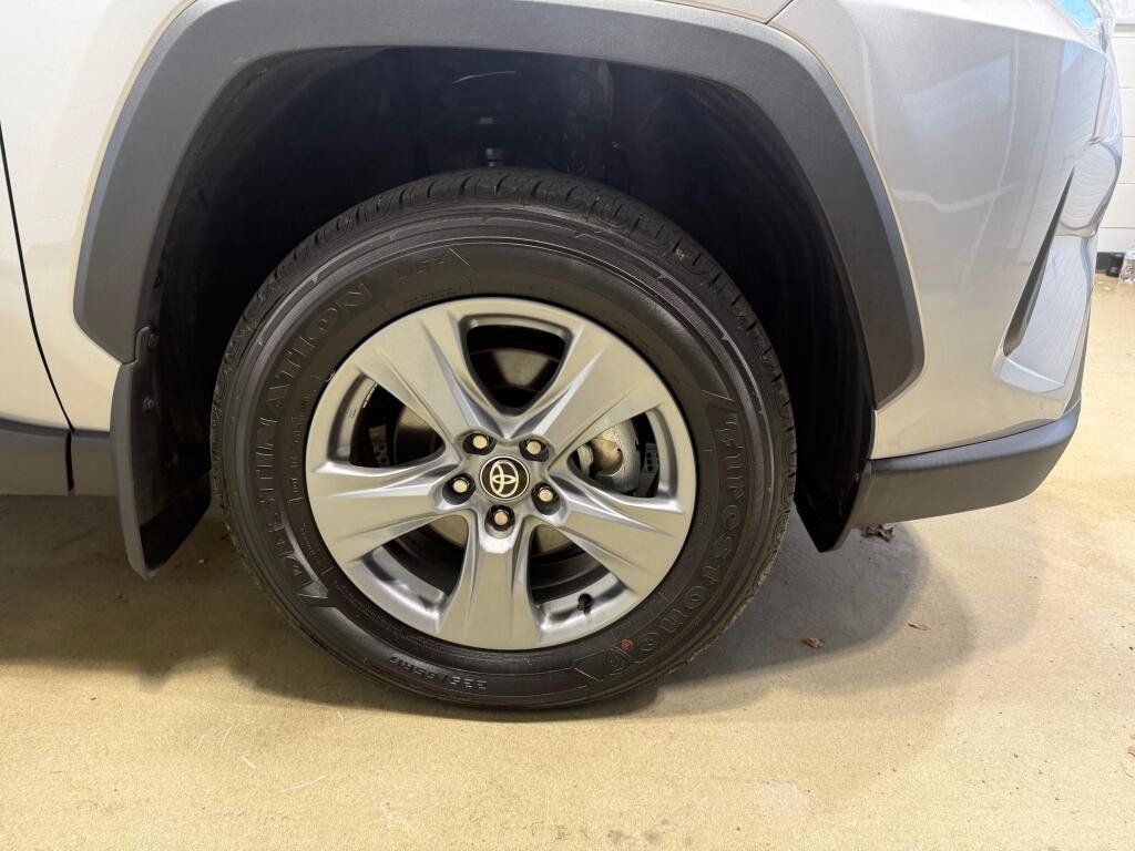 Used 2025 Toyota RAV4 XLE AWD/4WD image 9