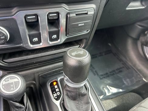 Used 2023 Jeep Wrangler Sport AWD/4WD image 13