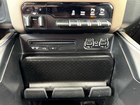 Used 2019 RAM 1500 Laramie image 17