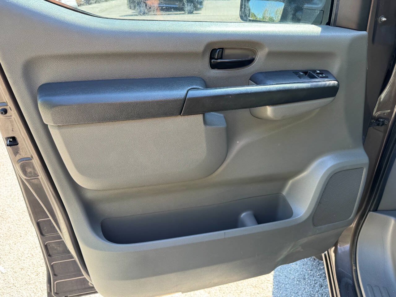 Used 2017 Nissan NV 3500 SL RWD image 39