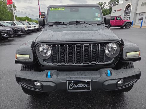 Certified 2024 Jeep Wrangler Unlimited w/ Convenience Group AWD/4WD image 9