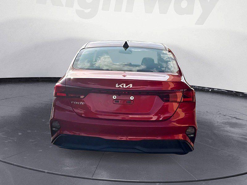 Used 2024 Kia Forte LXS w/ LXS Technology Package FWD image 4