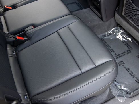Certified 2025 Porsche Cayenne AWD/4WD image 46