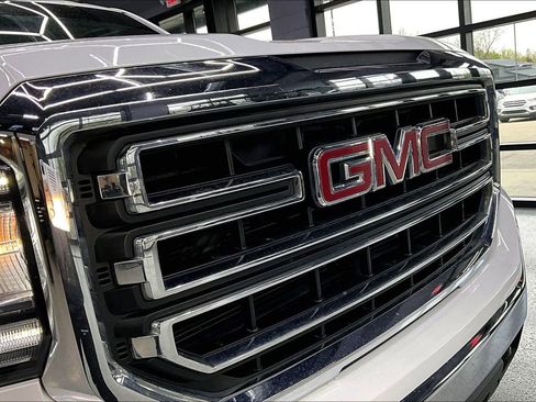 Used 2017 GMC Sierra 1500 SLE w/ SLE Value Package AWD/4WD image 32