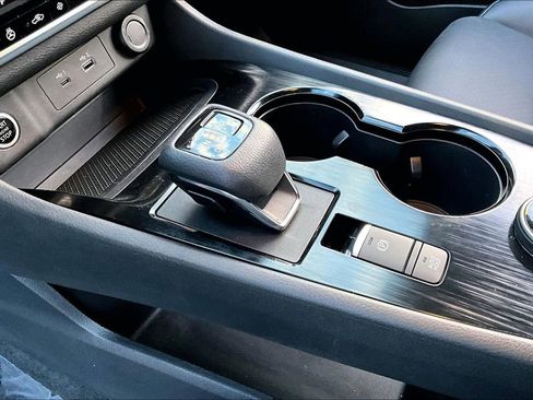 Used 2022 Nissan Rogue SV w/ SV Premium Package image 15