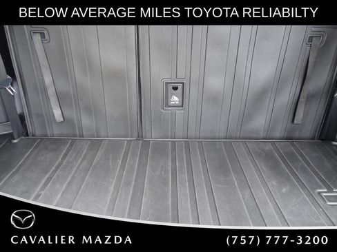 Used 2023 Toyota Highlander XLE AWD/4WD image 17