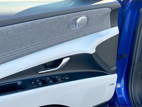 Certified 2025 Hyundai Elantra Limited image 7