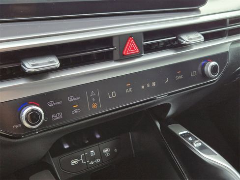 New 2025 Kia Sorento S image 16