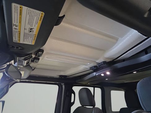 Used 2024 Jeep Wrangler Unlimited Rubicon image 20